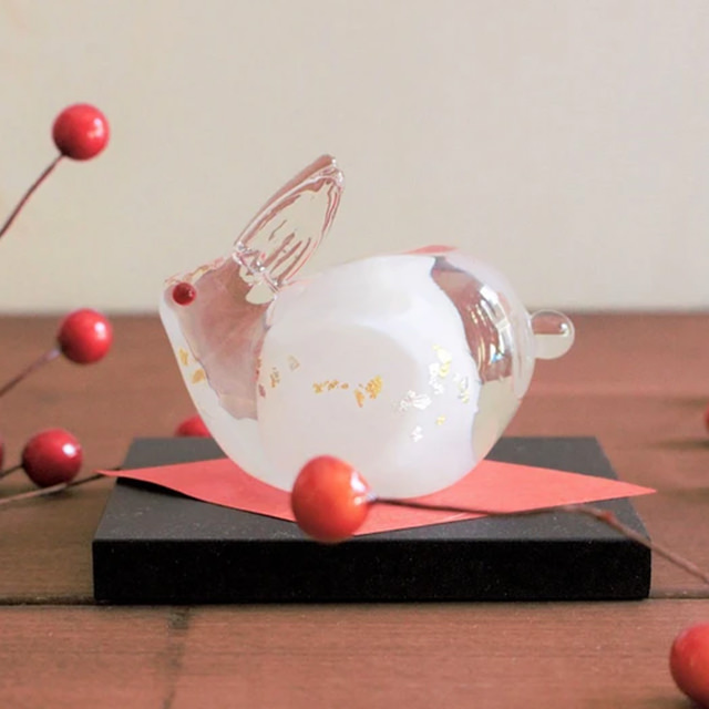 ガラス製のうさぎの干支置物